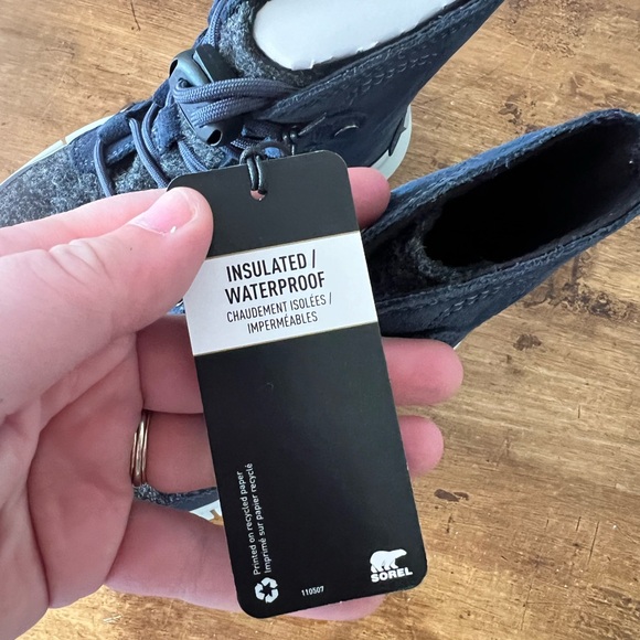 NWT Sorel Boots Kids Boots Size 11 Explorer Waterproof Boots,India Ink/Moonstone - Picture 3 of 4